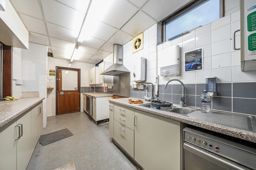 85 High St, Chislehurst to rent - Building Photo - Image 3 of 17