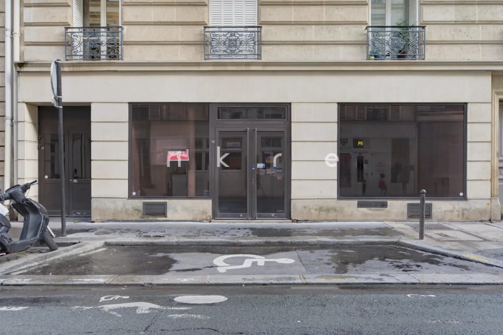 Retail in Paris for sale Building Photo- Image 1 of 9