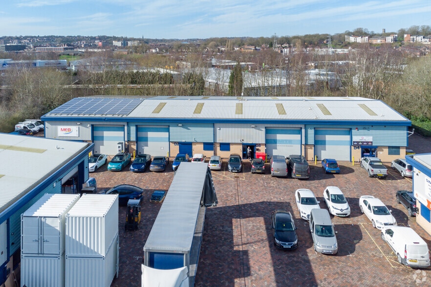 Dewsbury Rd, Stoke On Trent to rent - Building Photo - Image 2 of 4