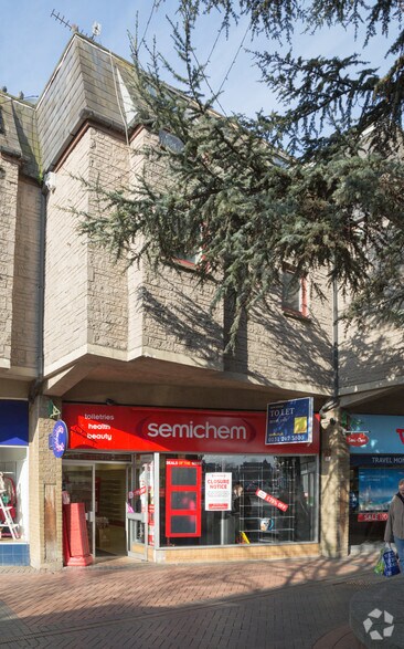 28-58 La Porte Precinct, Grangemouth to rent - Building Photo - Image 2 of 3