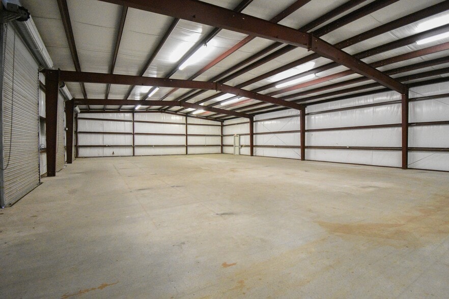 512 Hartman Rd, Victoria, TX to rent - Interior Photo - Image 3 of 12