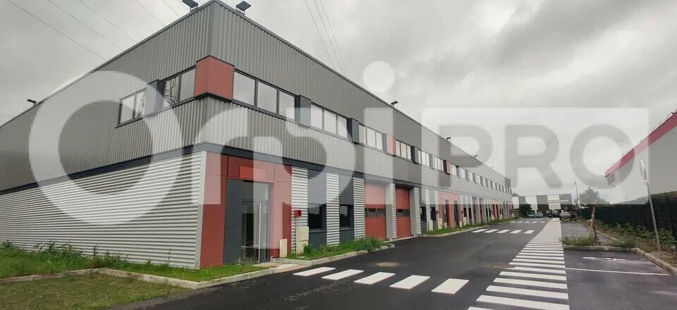 Light Industrial in Corbeil-Essonnes to rent - Building Photo - Image 3 of 9