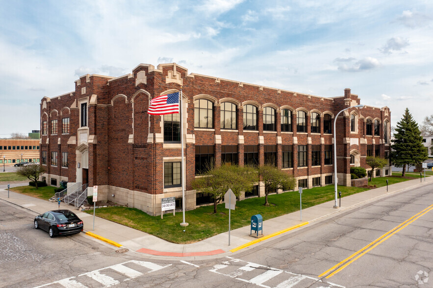 333 W 7th St, Royal Oak, MI for rent - Primary Photo - Image 1 of 7