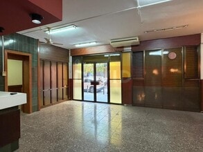 Retail in L'Hospitalet de Llobregat, Barcelona to rent Interior Photo- Image 2 of 8