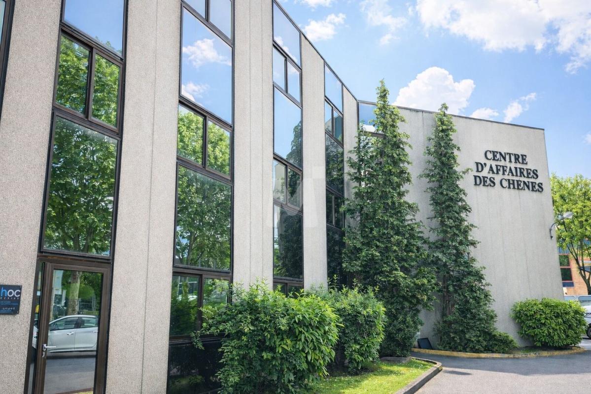 Office in Grigny to rent Building Photo- Image 1 of 17