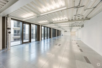 60-70 Shorts Gdns, London to rent Interior Photo- Image 1 of 5