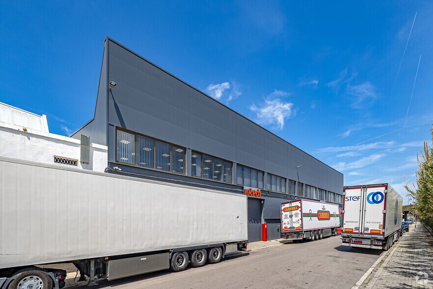 Industrial in Viladecans, Barcelona to rent - Building Photo - Image 2 of 2