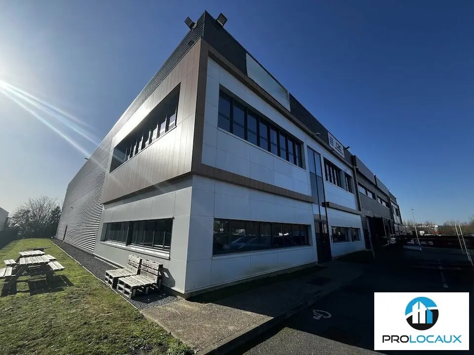 Light Industrial in Roissy-en-France to rent Building Photo- Image 1 of 13
