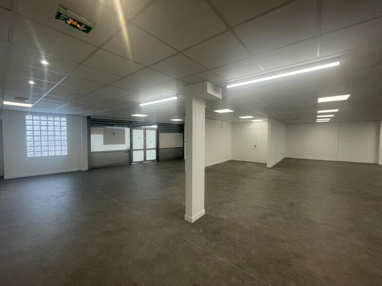 Light Industrial in Boulogne-Billancourt to rent - Interior Photo - Image 3 of 7