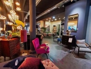 Retail in Barcelona, Barcelona to rent Interior Photo- Image 2 of 10