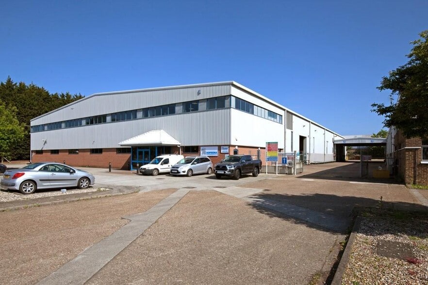 20 Freebournes Rd, Witham for sale - Building Photo - Image 3 of 23