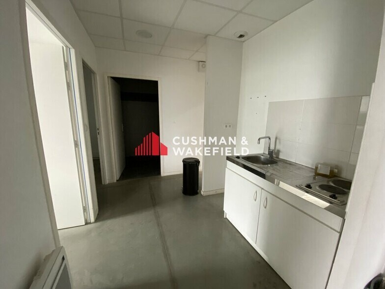737 Rue De L'Hers, Escalquens to rent - Interior Photo - Image 3 of 5