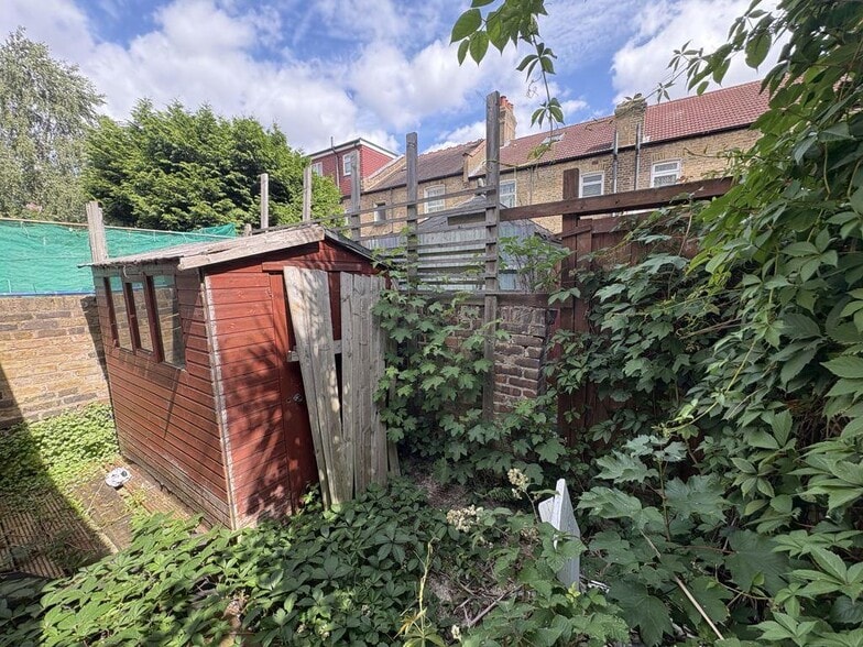 52 Honor Oak Park, London to rent - Building Photo - Image 3 of 6