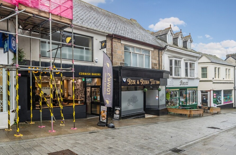 85 Fore St, Redruth for sale - Primary Photo - Image 1 of 3