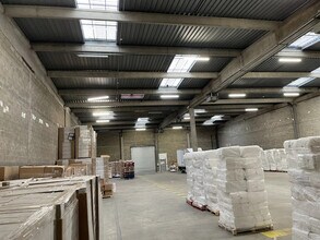 Light Industrial in Goussainville to rent Interior Photo- Image 1 of 7