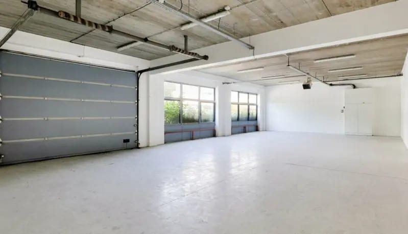 Light Industrial in ROISSY-EN-FRANCE to rent - Interior Photo - Image 2 of 4