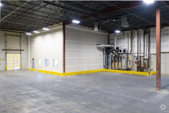 11651 NW Ambassador Dr, Kansas City, MO to rent Interior Photo- Image 2 of 4