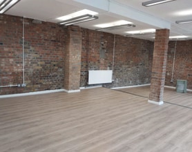 2-4 Thane Vill, London to rent Interior Photo- Image 1 of 2
