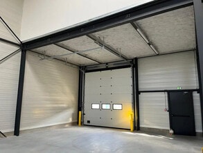 8 Avenue Du Vert Galant, Saint-Ouen-l'Aumône to rent Interior Photo- Image 2 of 8