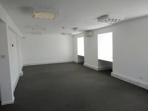 24 High St, London to rent Interior Photo- Image 1 of 4