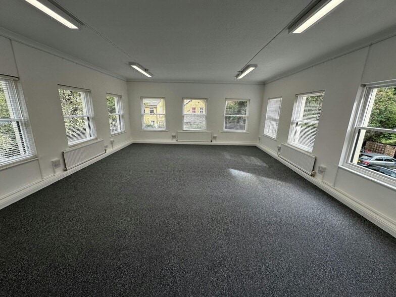 28-30 Claremont Rd, Surbiton to rent - Building Photo - Image 2 of 2