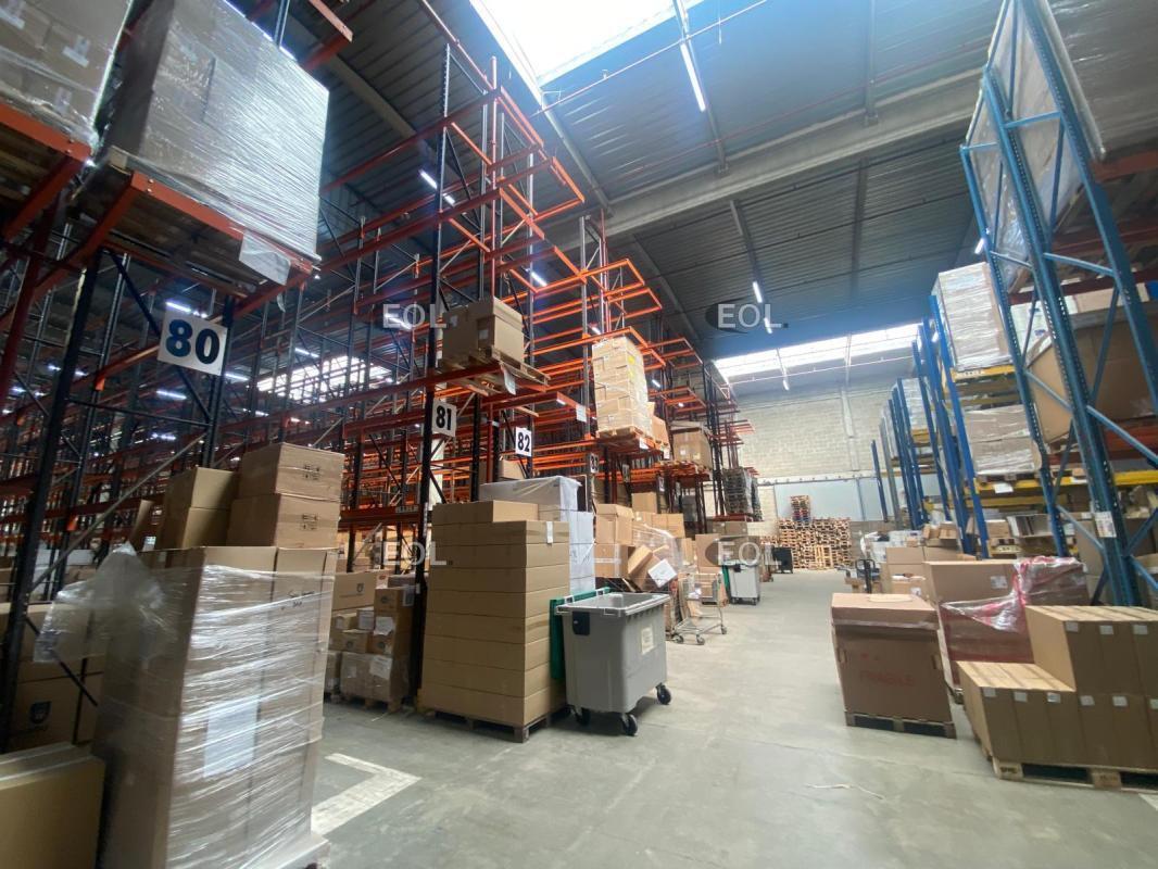 Industrial in Croissy-Beaubourg to rent Interior Photo- Image 1 of 7
