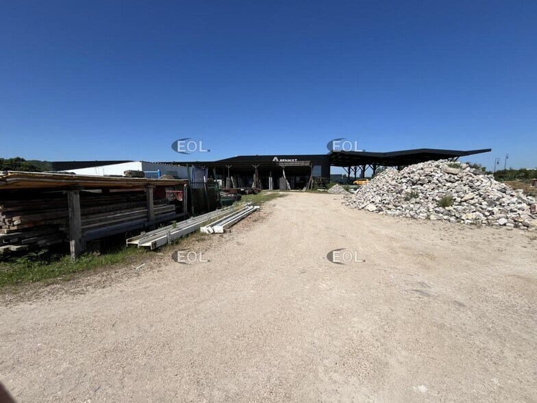 Land in Chambourcy to rent - Building Photo - Image 2 of 7