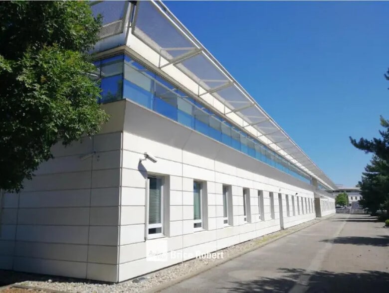 1 Rue Jacques Monod, Bron to rent - Building Photo - Image 2 of 7