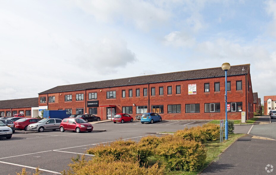 Walker Ave, Milton Keynes to rent - Building Photo - Image 3 of 4