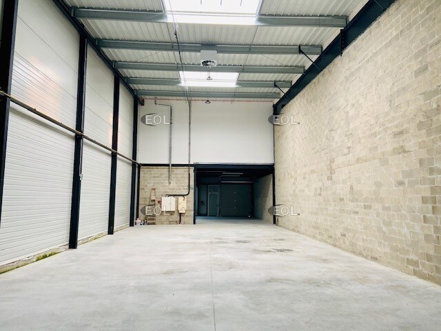 Light Industrial in Bussy-Saint-Georges for sale Interior Photo- Image 1 of 4