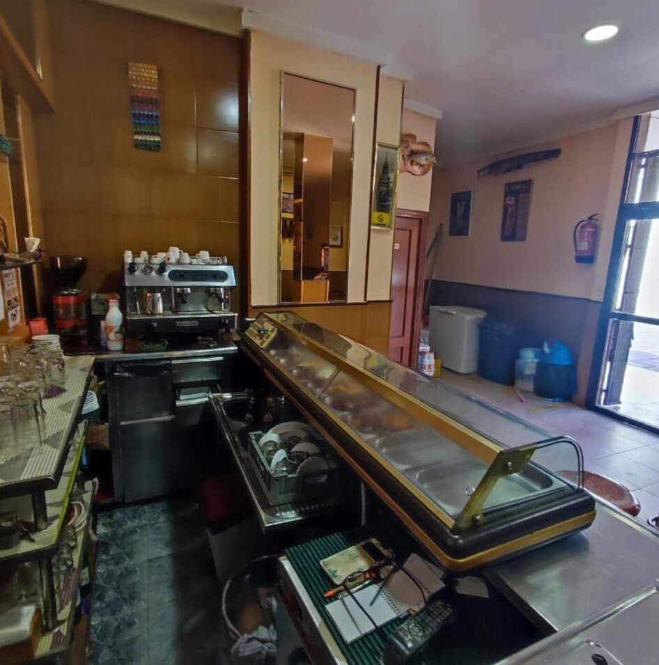Retail in Cuenca, Cuenca to rent Interior Photo- Image 1 of 3