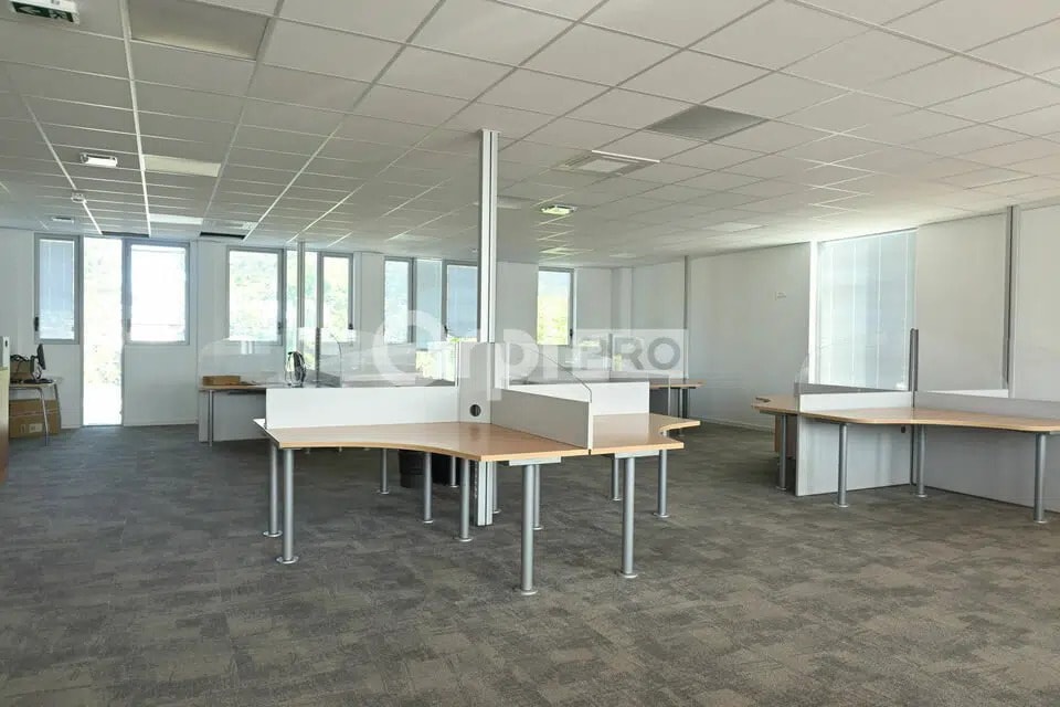 Office in Rillieux-la-Pape to rent Primary Photo- Image 1 of 33