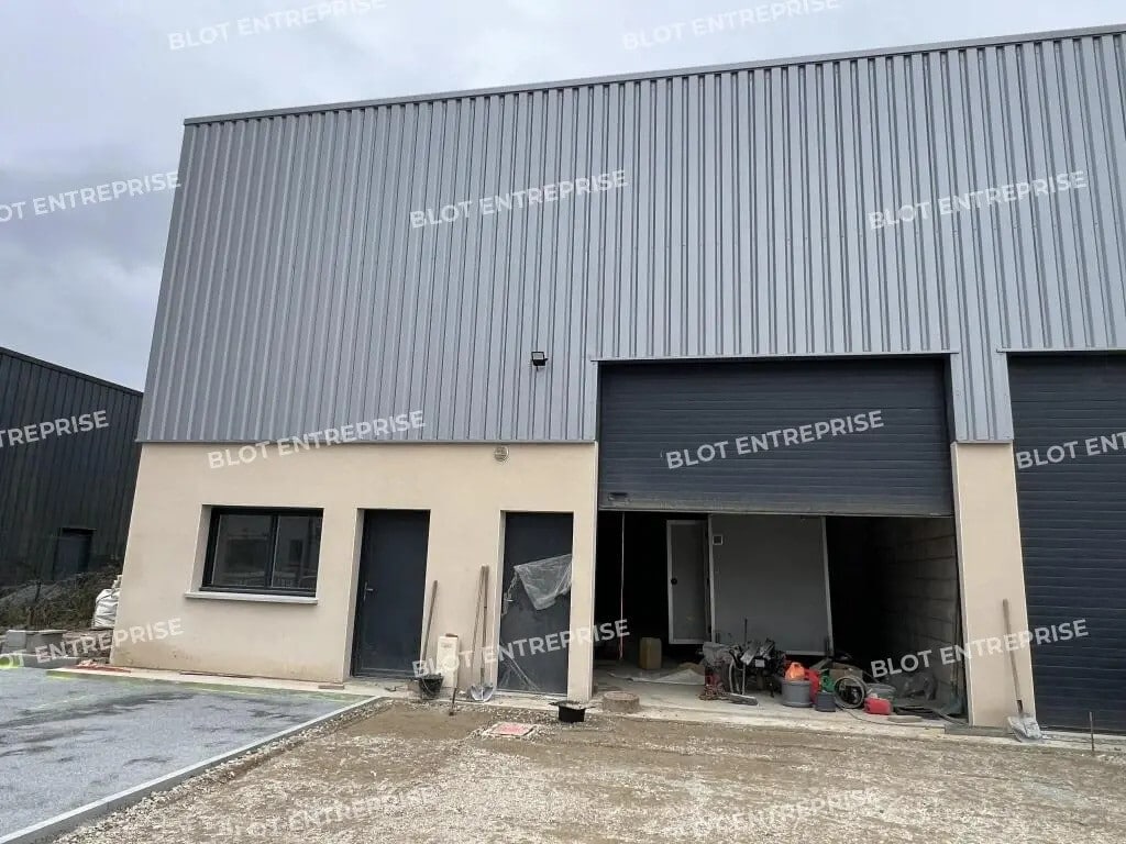 Location Entrepôt 150 m² - Photo 1