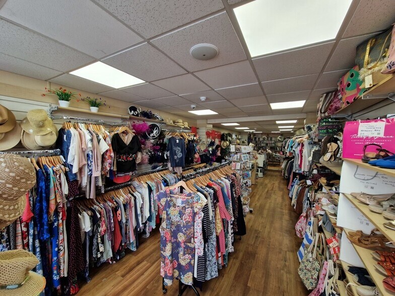 16 St. John St, Ashbourne to rent - Interior Photo - Image 1 of 3