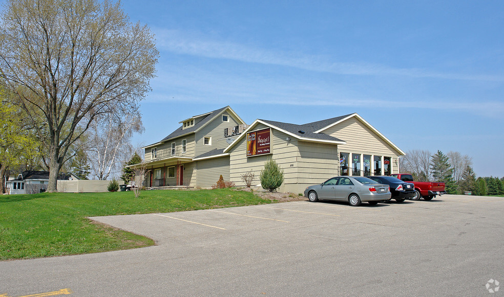 800 S Main St, Lake Mills, WI for sale - Building Photo - Image 1 of 61