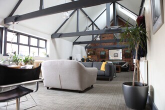 Stanwell Rd, Penarth to rent Interior Photo- Image 1 of 3
