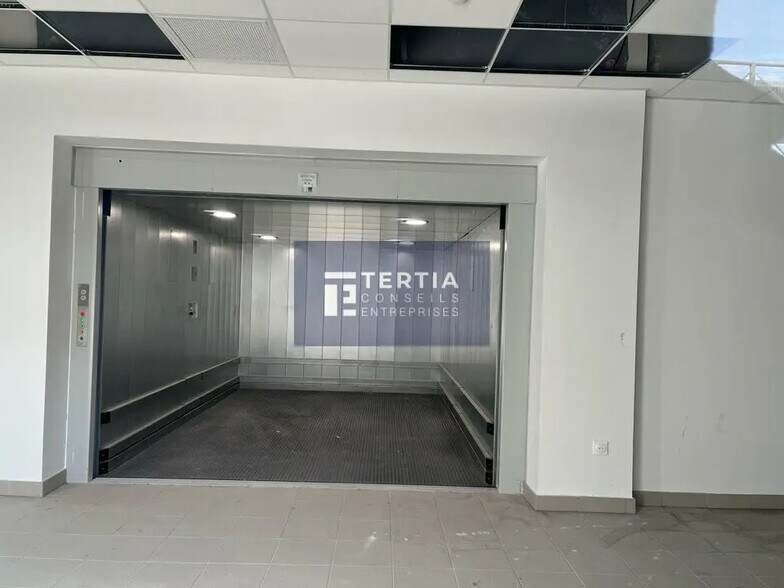 Light Industrial in Montpellier to rent - Interior Photo - Image 2 of 6