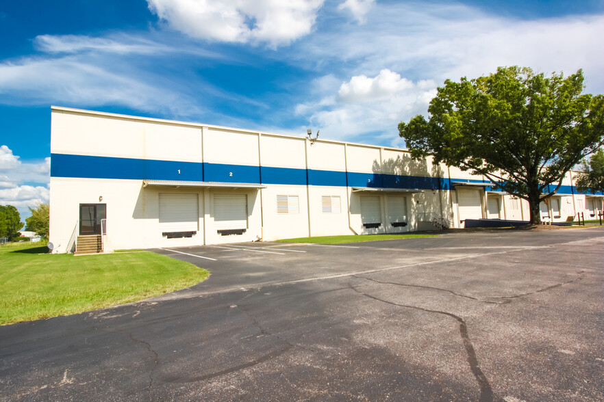 4050 Air Park St, Memphis, TN for rent - Building Photo - Image 1 of 7