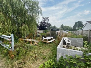 Emlyn Sq, Newcastle Emlyn for sale Primary Photo- Image 1 of 9