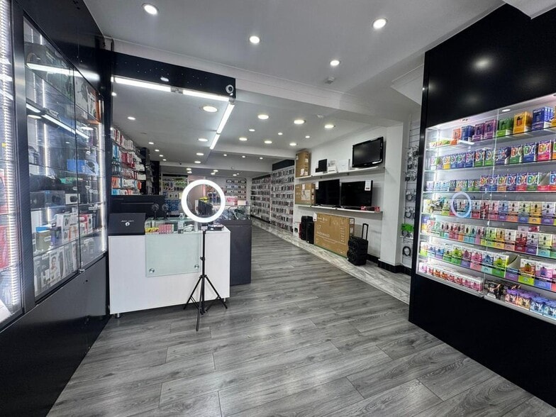 262 Seven Sisters Rd, London to rent - Building Photo - Image 3 of 21