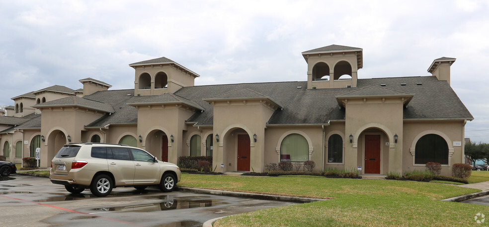 13644 Breton Ridge St, Houston, TX for sale - Primary Photo - Image 2 of 45