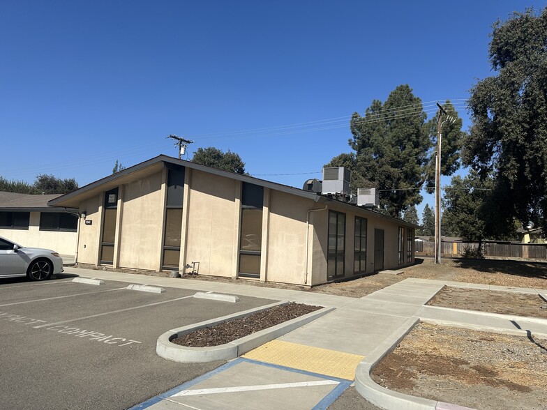 3340 W Mineral King Ave, Visalia, CA for rent - Building Photo - Image 1 of 7