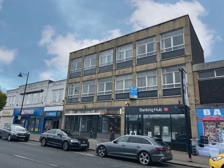 Commercial Street, Batley to rent - Building Photo - Image 1 of 4