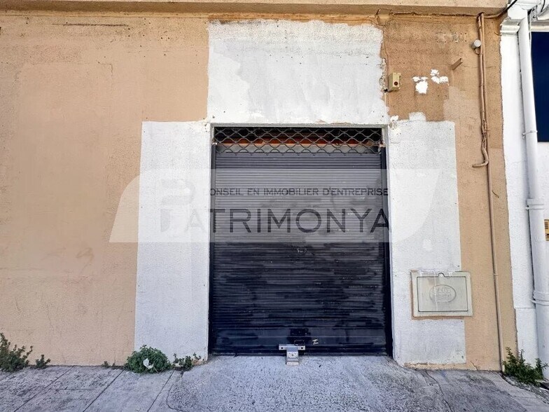 Retail in Marseille 11Eme to rent - Building Photo - Image 2 of 4