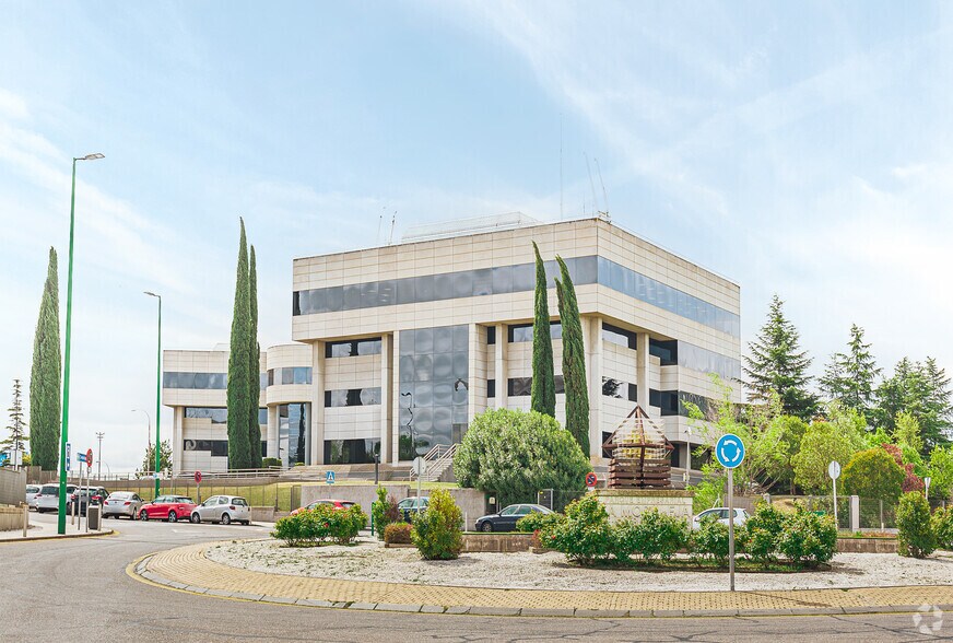 Avenida de Europa, 24, Alcobendas, Madrid to rent - Building Photo - Image 2 of 21