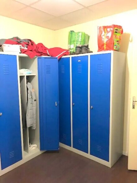 Office in Coignières to rent - Building Photo - Image 3 of 9