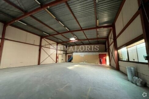 595 Rue Pierre Berthier, Aix-en-Provence to rent - Interior Photo - Image 2 of 5