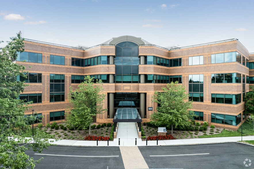 100 Warren Corporate Center Dr, Warren, NJ for sale - Primary Photo - Image 1 of 1