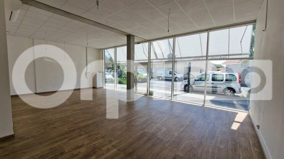Retail in Bègles to rent Interior Photo- Image 1 of 6