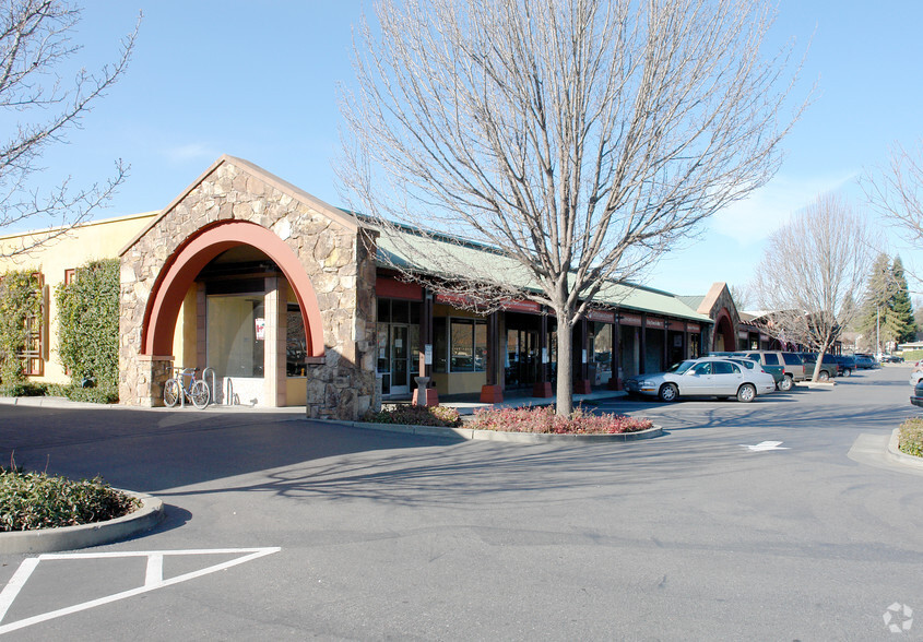 435-455 Healdsburg Ave, Healdsburg, CA for rent - Building Photo - Image 2 of 7